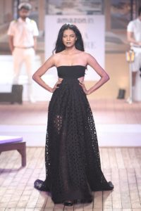 india couture week 2015, indian fashion, indian wear, bridal wear, indian brides, fashion, couture, india, traditional, tradition, glamour, drama, opulence, luxury, fashion week, couture week, pumpernickel pixie