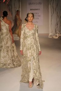 india couture week 2015, indian fashion, indian wear, bridal wear, indian brides, fashion, couture, india, traditional, tradition, glamour, drama, opulence, luxury, fashion week, couture week, pumpernickel pixie