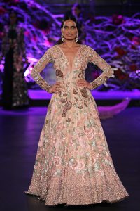 india couture week 2015, indian fashion, indian wear, bridal wear, indian brides, fashion, couture, india, traditional, tradition, glamour, drama, opulence, luxury, fashion week, couture week, pumpernickel pixie