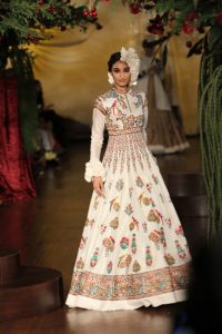 india couture week 2015, indian fashion, indian wear, bridal wear, indian brides, fashion, couture, india, traditional, tradition, glamour, drama, opulence, luxury, fashion week, couture week, pumpernickel pixie